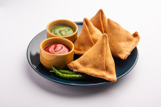 Vegetable Samosa (2 Pieces)